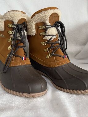 Tommy Hilfiger Two-Tone Brown Faux-Shearling Duck Boots